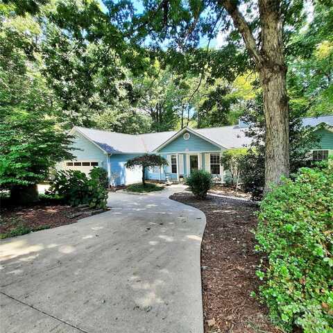 141 Foothills Drive, Hendersonville, NC 28792