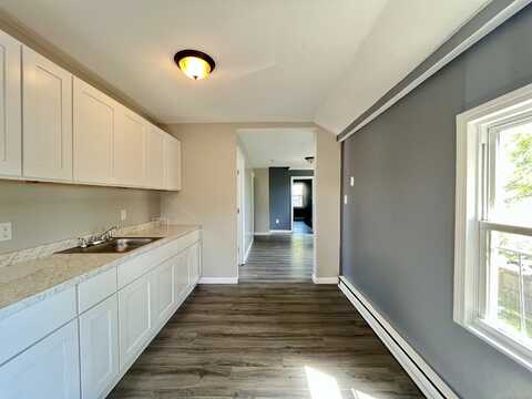 14 Blackhall Street, New London, CT 06320