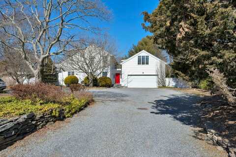 94 S Country Road, Remsenburg, NY 11960