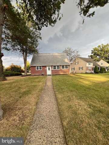 810 QUINCE LANE, SECANE, PA 19018