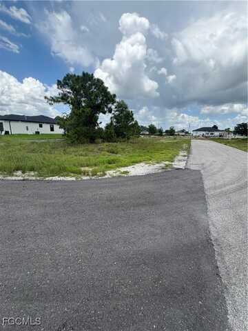 3105 Vilma Avenue S, Lehigh Acres, FL 33976