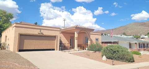 5997 LOS PUEBLOS Drive, El Paso, TX 79912