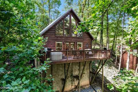 1031 Elm Cir, Sevierville, TN 37876