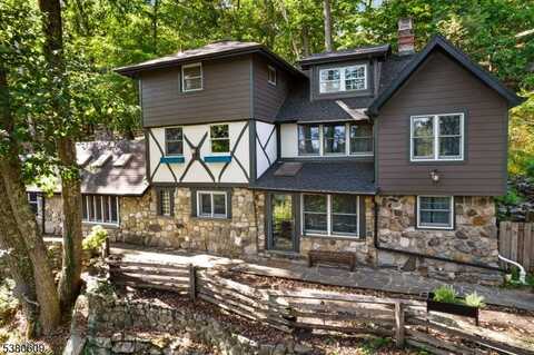 3 Hayes Ln, Sparta, NJ 07871