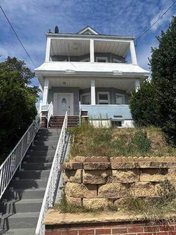 173 Corabelle Ave, Lodi, NJ 07644