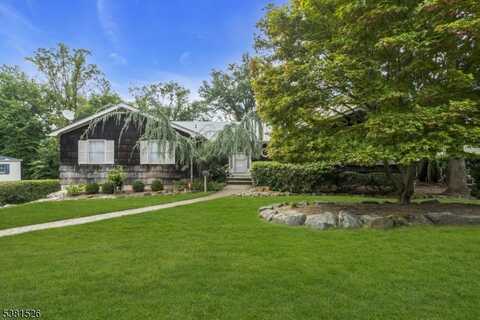 27 Underwood Dr, West Orange, NJ 07052