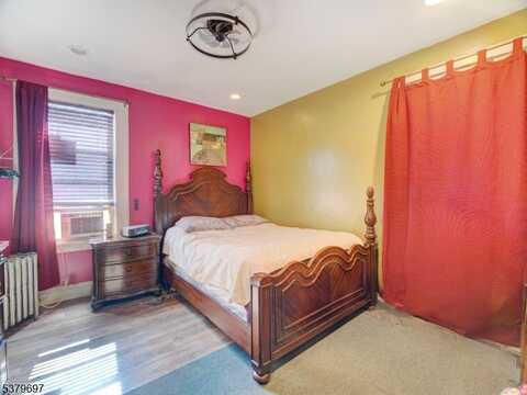 170 Oakland Ter, Newark, NJ 07106