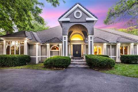 600 W Country Lane, Kansas City, MO 64114
