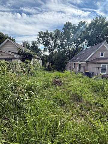 4819 E 17th Street, Kansas City, MO 64127