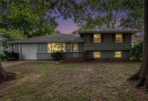 8815 Stark Avenue, Kansas City, MO 64138