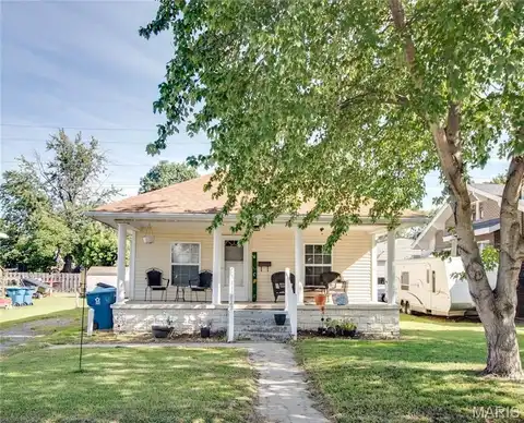 821 E Lorena Avenue, Wood River, IL 62095