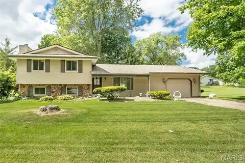 35 S Meadow Lane, Glen Carbon, IL 62034