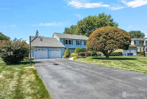 7 Wheatley Road, Manalapan, NJ 07726