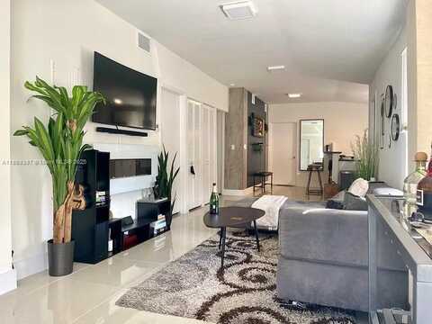3132 NW 43rd St, Miami, FL 33142