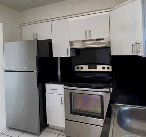 941 NE 170th St, Miami, FL 33162