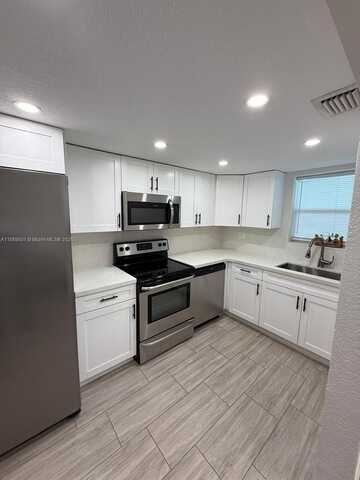 9375 Fontainebleau Blvd, Miami, FL 33172