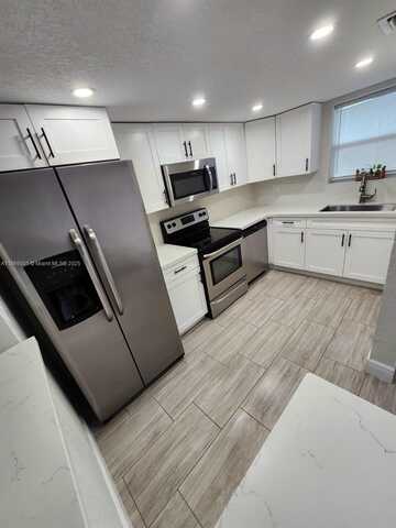 9375 Fontainebleau Blvd, Miami, FL 33172