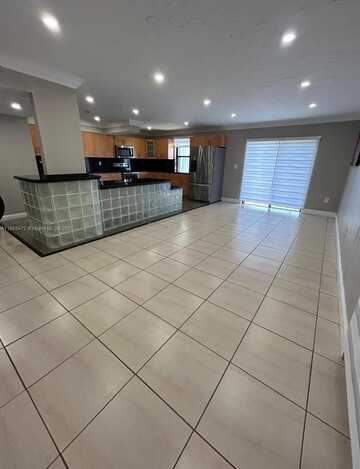 8401 NW 8th St, Miami, FL 33126