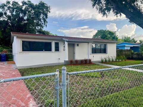 740 NW 179th Ter, Miami Gardens, FL 33169