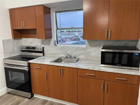 633 NW 23rd Ct, Miami, FL 33125