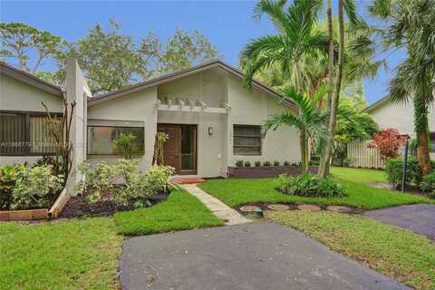 3821 N Arelia Dr N, Delray Beach, FL 33445