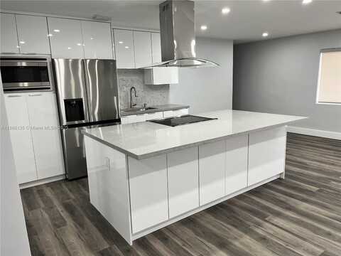 2732 NW 16th St, Miami, FL 33125