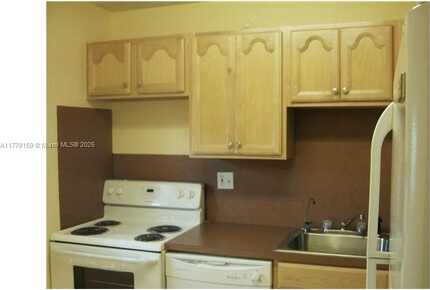 220 SW 9th Ave, Hallandale Beach, FL 33009