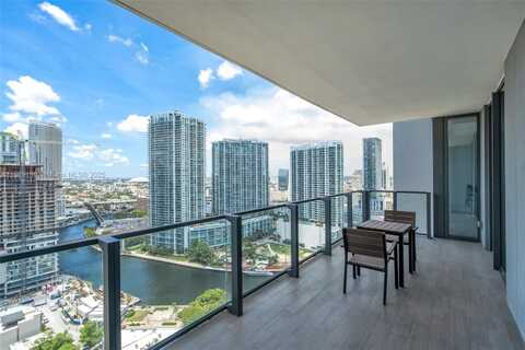 68 SE 6th St, Miami, FL 33131