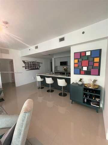 950 Brickell Bay Dr, Miami, FL 33131