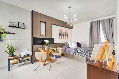 6319 NW 105 Ct, Miami, FL 33178