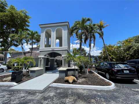 7055 NW 179th St, Hialeah, FL 33015
