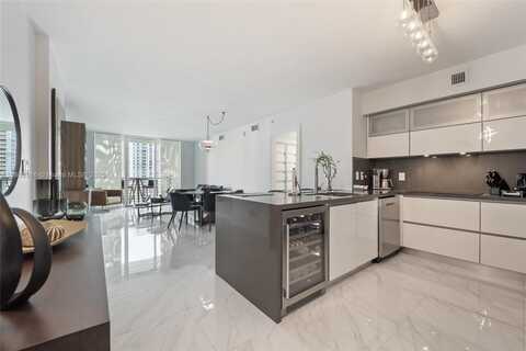 325 S Biscayne Blvd, Miami, FL 33131