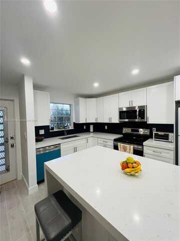 2200 NE 36th St, Lighthouse Point, FL 33064