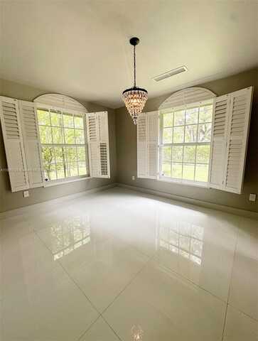 800 Valencia Ave, Coral Gables, FL 33134