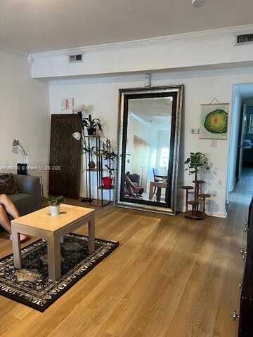 934 79th Ter, Miami Beach, FL 33141