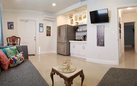 4122 N Circle Dr, Hollywood, FL 33021