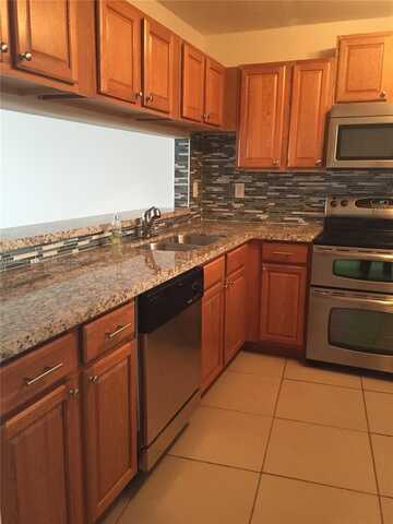 10288 NW 9 ST CIR, Miami, FL 33172