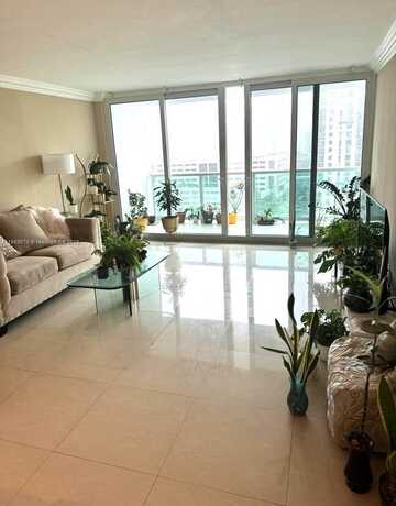100 Bayview Dr, Sunny Isles Beach, FL 33160