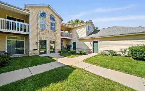 1479 Garay Ln, Port Washington, WI 53074
