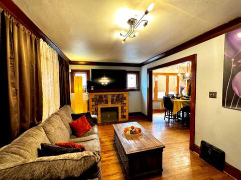 225 S 77th St, Milwaukee, WI 53214