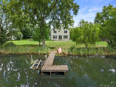 7908 Fox River Rd, Waterford, WI 53185