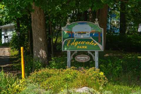 517 Oakwood Trl, Twin Lakes, WI 53181