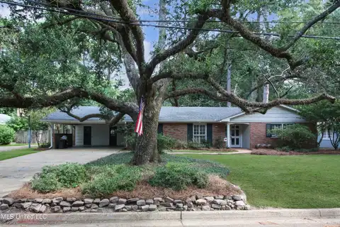 5246 Saratoga Drive, Jackson, MS 39211
