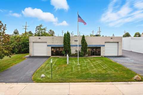 1898 Larchwood, Troy, MI 48083