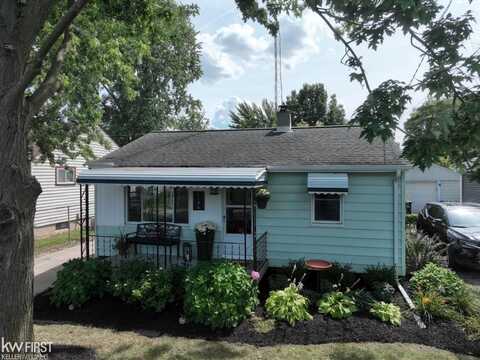 1194 Decamp, Burton, MI 48529
