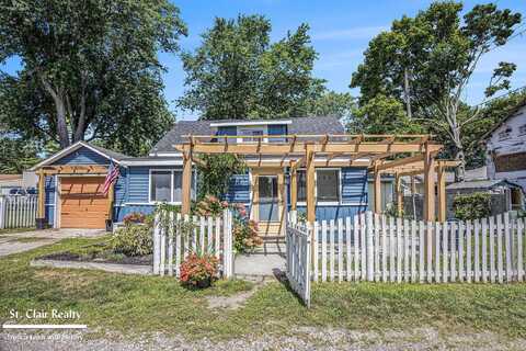 332 Martindale, Cottrellville, MI 48039