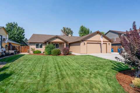 2121 NW 20th Court, Redmond, OR 97756