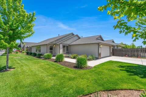 1370 NW 21st Street, Redmond, OR 97756