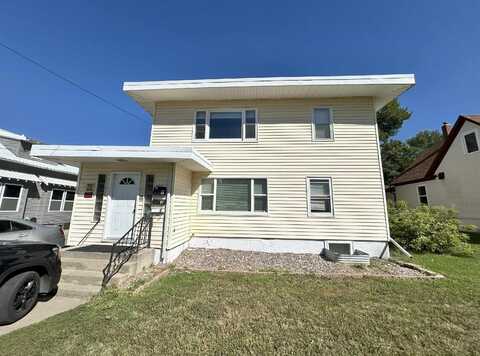 824 1st Ave, Minot, ND 58703