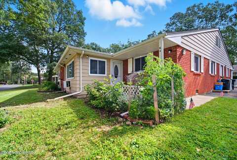 18 Dove Street, Manchester, NJ 08759